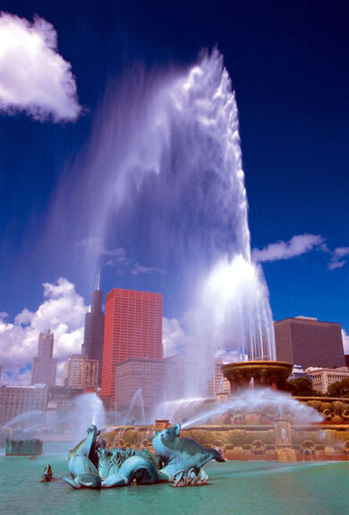407px-BuckinghamFountain ChicagoIL