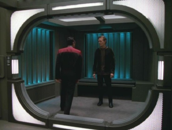 http://images2.wikia.nocookie.net/__cb20060531160254/memoryalpha/en/images/1/1c/USS_Voyager_brig.jpg