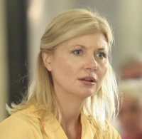Beth Broderick als Diane Janssen