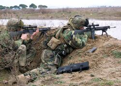 800px-Marines-with-sniper-rifle-2