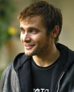 Neil Hopkins als Liam Pace