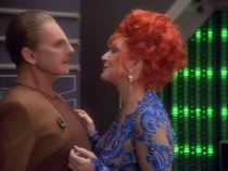 Lwaxana en Odo (2369).jpg
