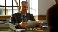 Tim Halligan als Mark Hutton