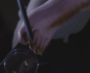 Denobulan foot and toe nails