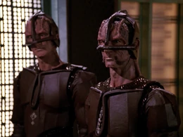 Macet und Daro mit Helm