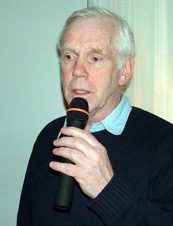 Jeremy Bulloch.jpg