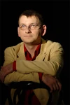 Béla Fesztbaum dubs the voice of Hurley