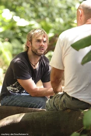 2X04 LockeCharlie