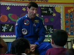 3696.Astronautvisitsschool