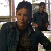 2x09 Kate Tshirt.jpg