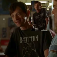 2x04-johnny-shirt.jpg