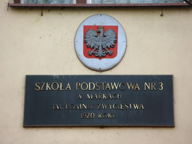 Plik:SP3 tabliczkanaszkole.JPG