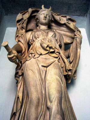 Luna statue