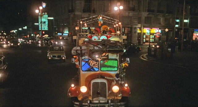 File:Night life.JPG