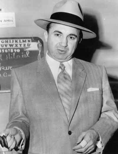 http://images2.wikia.nocookie.net/__cb20081018183839/mafia/images/4/47/12.13.05.mickeycohen.jpg