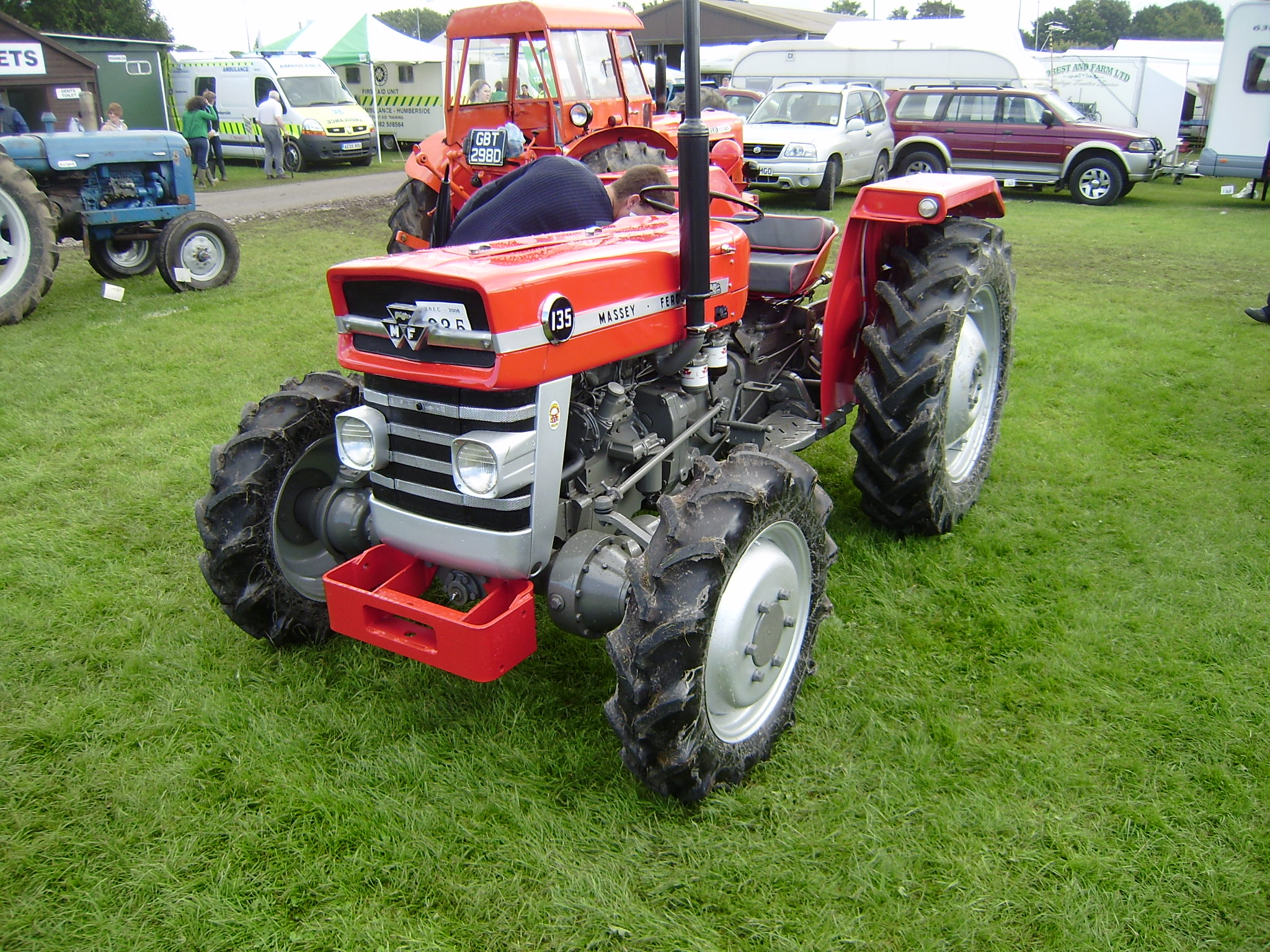 Massey Ferguson - Tractor & Construction Plant Wiki - The Classic ...