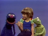Muppet & Kid Moments: Grover and Kermit