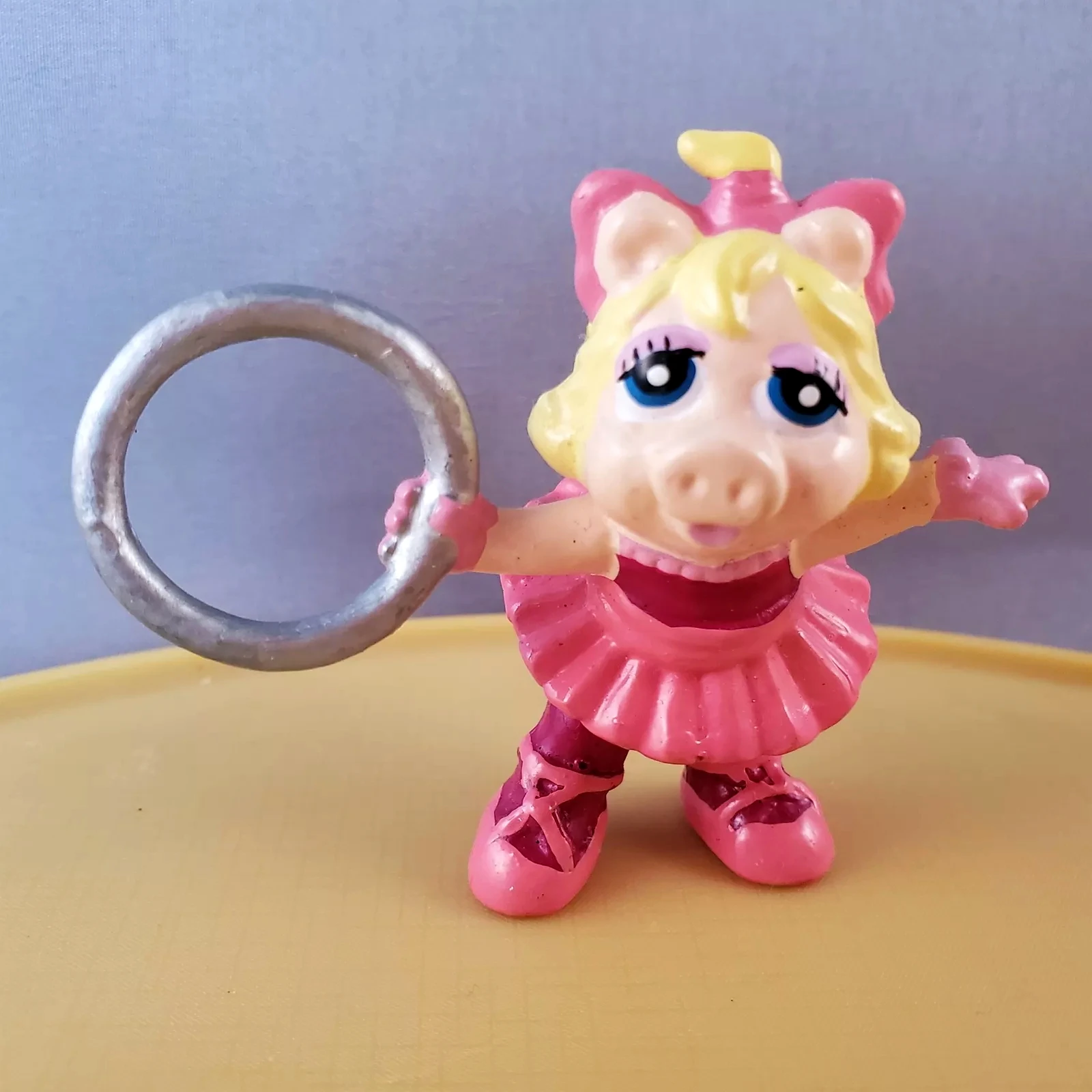 Applausemb-circuspiggy.jpg (31 KB) Applausemb-circuspiggy