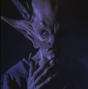 Les personnages de charmed. 300px-2x01-abraxas