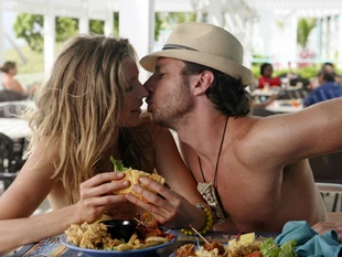 http://images2.wikia.nocookie.net/__cb20090412163309/scrubs/images/thumb/5/52/8x14_JD_Elliot_kissing.jpg/310px-8x14_JD_Elliot_kissing.jpg