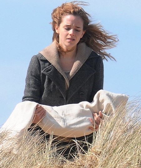 FileGrief stricken Hermione Emma Watson cradling Dobbyjpg