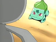 EP400 Bulbasaur retrocediendo