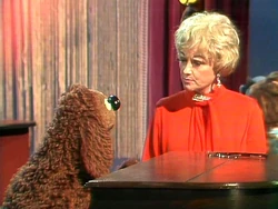 Phyllis-diller-rowlf.jpg