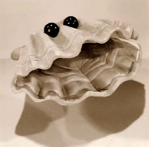BEACH PARTY clam