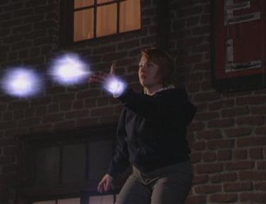 http://images2.wikia.nocookie.net/__cb20090724133124/charmed/pl/images/7/70/Natalie_throws_energy_balls.jpg