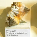 Naturkundemuseum Berlin - Pyrophyllit, Pyschma bei Jekatarinenburg, Ural, Rußland.jpg