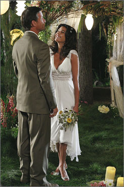 File:Mike-and-Susan-wedding-724710.jpg