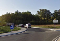 La N147 au rond-point avec la D10