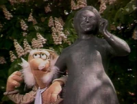Matt statue