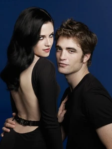 Robert Pattinson and Kristin Stewart in Bazaar (13)