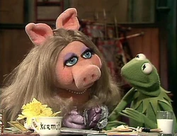 302 kermit piggy