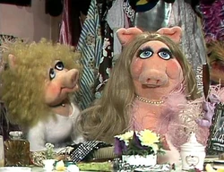 302 annie in piggy's dressing room