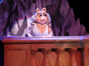 Piggy Presenting