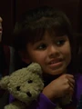 Mädchen mit Teddybär.jpg