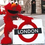 Elmoinlondon.jpg (31 KB) Elmoinlondon