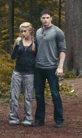Emmett-Rosalie-Eclipse-emmett-and-rosalie-13116244-270-453