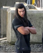 Taylor-lautner-new-moon-set-pics-1