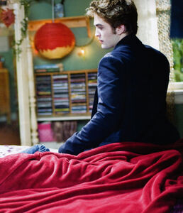 258px-Copy_%282%29_of_new-moon-movie-pic