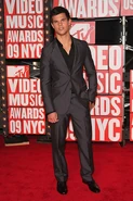 Taylor-at-the-VMA-s-jacob-black-8147433-365-550