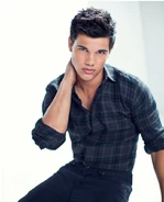 Taylor-TW-jacob-black-8151166-650-804