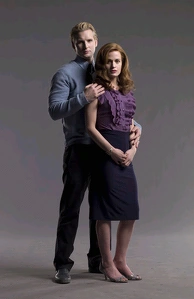 194px-Carlisle and Esme 'Aww'