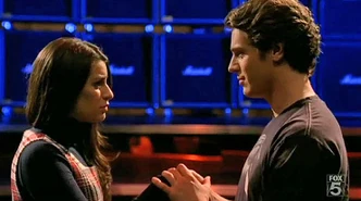 370px-Rachel-and-Jesse-look