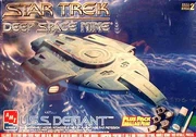 AMT Model kit 8398 USS Defiant 1997