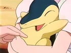 EP119 Cyndaquil en los brazos de Elm (3).png