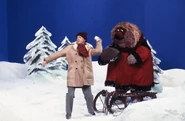Sesamstrasse026-(Uwe-Friedrichsen-with-Samson-in-the-snow)