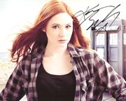 Karen gillan signed photo